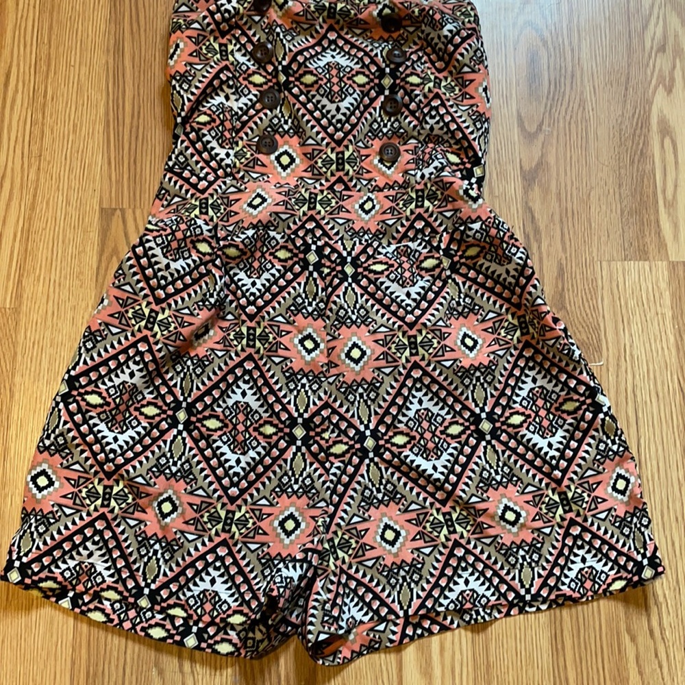 Staples romper - Picture 1 of 3